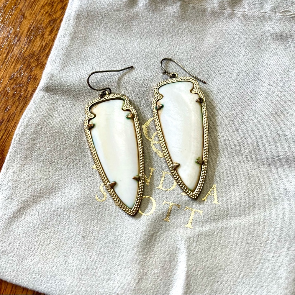 Kendra Scott SKYLAR White Mother of Pearl Arrowhead Earrings